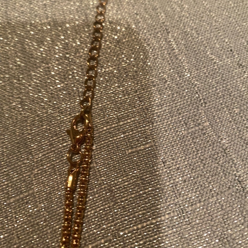 BETSEY JOHNSON BLUE & GREEN SPIDER PENDANT ON  GOLD-TONE  CHAIN - Picture 4 of 5